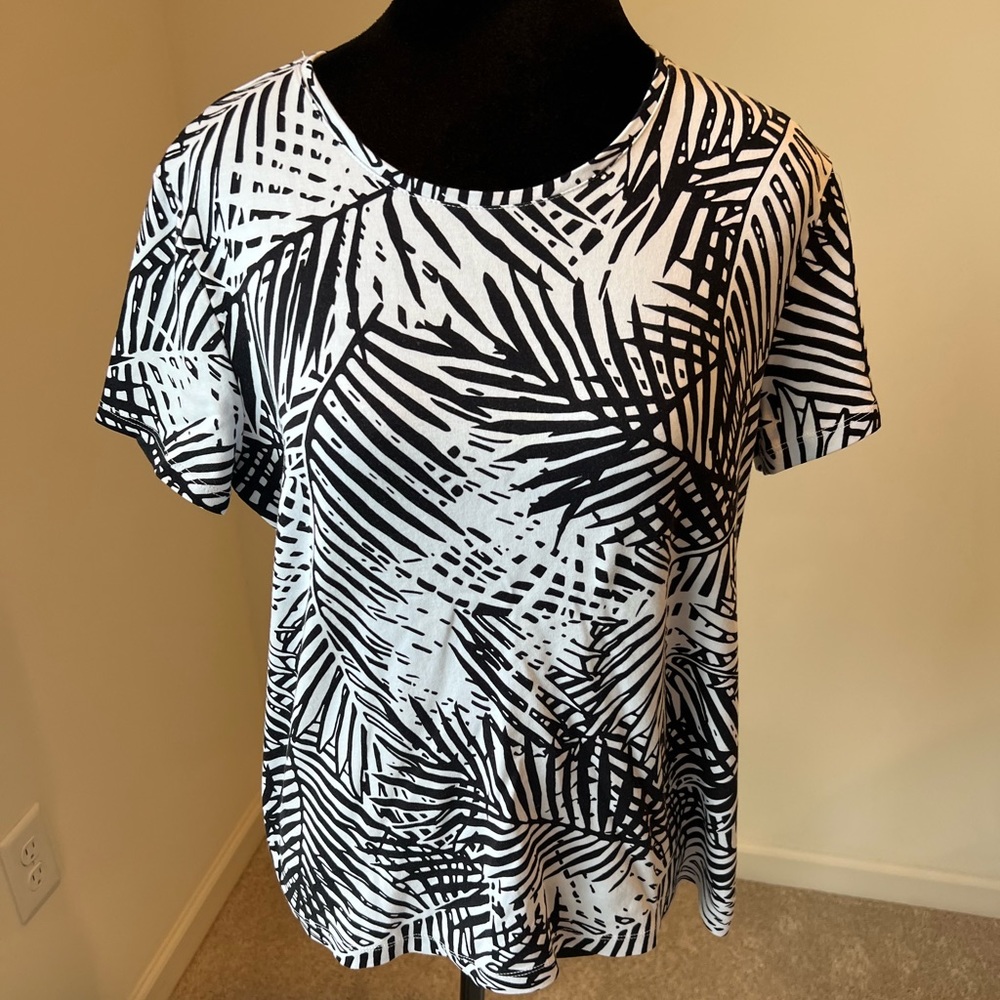 Croft and Barrow Tshirt Size XL